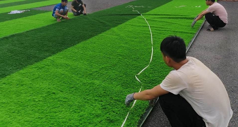 Cách lắp đặt thi công thảm cỏ nhân tạo
